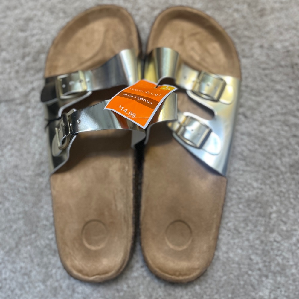✨NEW✨ Sandals with gold strap and buckle size 9/10 - never worn!